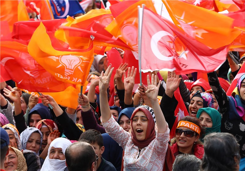 چرا مردم ترکیه به حزب عدالت و توسعه رأی می‌دهند؟